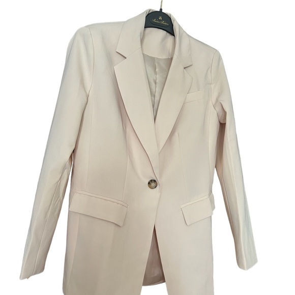 Tan Women’s Blazer Size Small - Picture 2 of 3